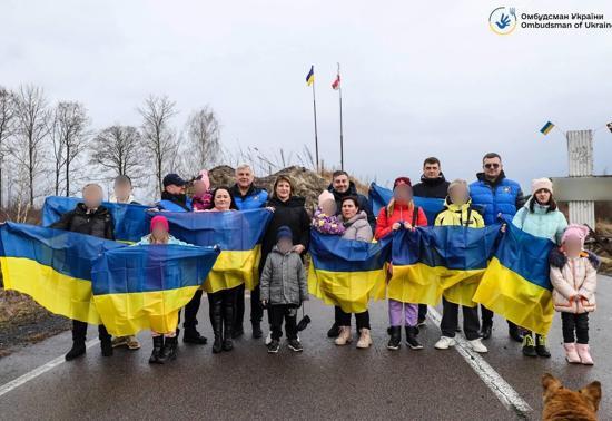 Ukraynalı 11 çocuk ülkesine döndü