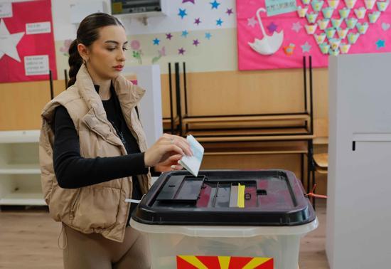 Kuzey Makedonya’da cumhurbaşkanlığı seçimi 2nci tura kaldı