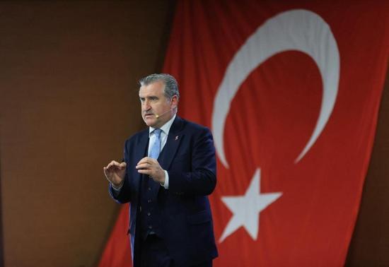 Gençlik ve Spor Bakanı Osman Aşkın Bak’tan Ergin Ataman’a destek