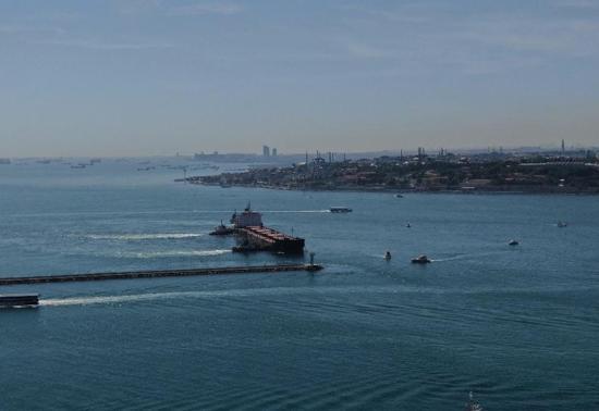 İstanbul Boğazı gemi trafiğine tekrar açıldı
