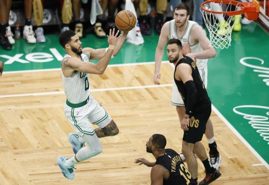 Boston Celtics, Cleveland Cavaliers serisine farklı galibiyetle başladı