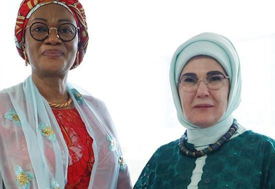 Emine Erdoğan, Nijerya Devlet Başkan Tinubunun eşi ile bir araya geldi