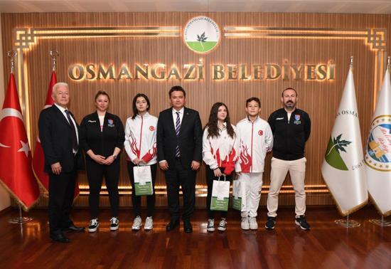 Osmangazi Belediye Başkanı Aydın, şampiyon sporcularıı ağırladı