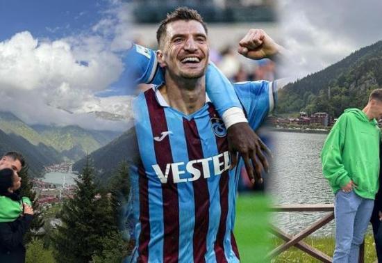 Trabzonsporun yeni transferi Meunier, ailesiyle Uzungölü ziyaret etti