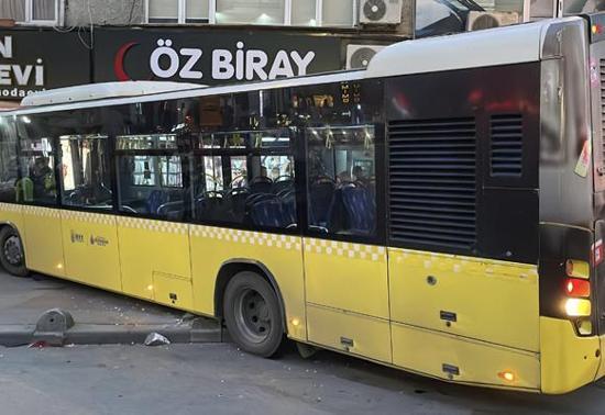 İETT otobüsü gelinlik mağazasına girdi