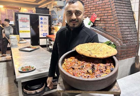 HATAYA GİDEN YEMEDEN DÖNMÜYOR Kiremit tavalarda 35 dakika dinlene dinlene pişiriliyor Yurt dışından bile yemek için gelen var... Ustasından BELEN TAVA tarifi