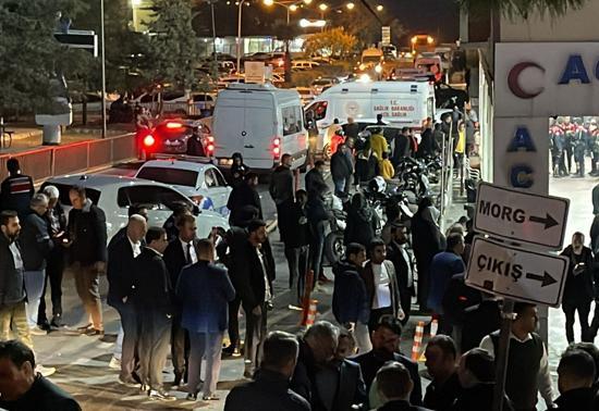 Bakan Kacırın konvoyunda kaza; MYPli İl Başkanı öldü, 2si polis 6 yaralı