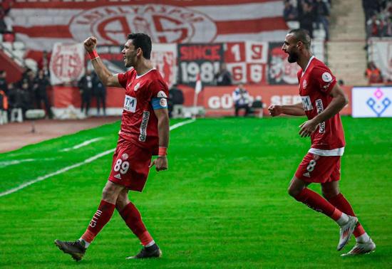 Antalyaspor, evinde Sivasspor’u geçti