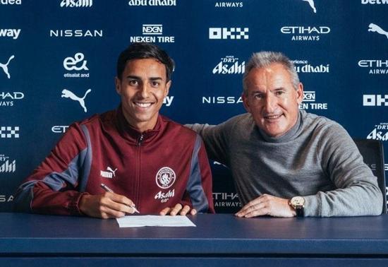 Manchester City, 19 yaşındaki Brezilyalı stoper Vitor Reisi transfer etti