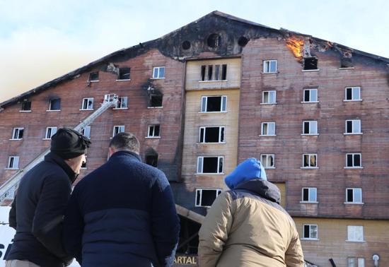 SON DAKİKA GELİŞMELERİ.. Kartalkayada otelde yangın faciası: 76 kişi hayatını kaybetti 9 gözaltı