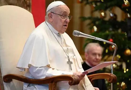 Vatikan: Papa Franciscusun durumu kritik