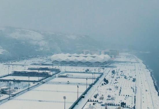 Trabzonspor - Gaziantep FK maçı öncesi kar endişesi Papara Park beyaza büründü...