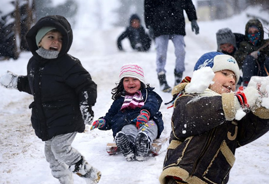 SON DAKİKA 24 Şubatta Bu Şehirlerde Okullar Tatil Edildi: Yoğun Kar Yağışı ve Buzlanma...