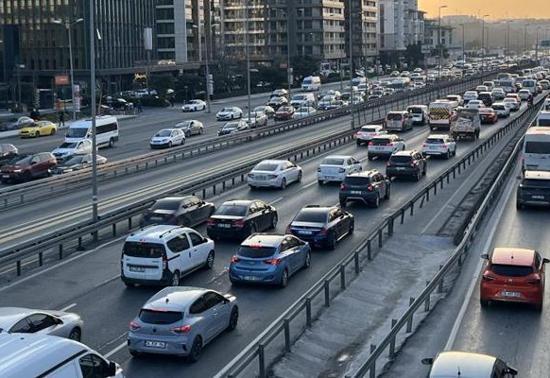 İstanbul’da trafik yoğunluğu yüzde 80’e ulaştı