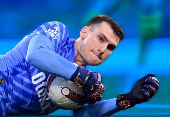 Fenerbahçenin yollarını ayırmak istediği Dominik Livakovice talip çıktı
