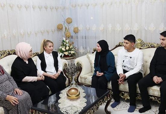 Emine Erdoğan, iftarda Vehibe Sayının sofrasına konuk oldu
