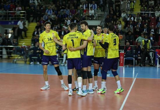 Erkekler Kupa Voley finalinde Fenerbahçe, Halkbanka set vermeden şampiyon oldu