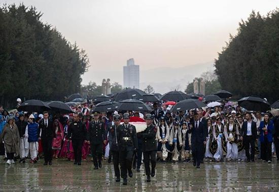 Dünya çocukları Anıtkabiri ziyaret etti