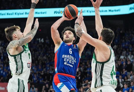 Anadolu Efes, Panathinaikos’la seriyi eşitledi