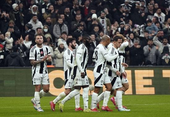 Beşiktaş, üçüncülük yolunda derbide hata yapmak istemiyor