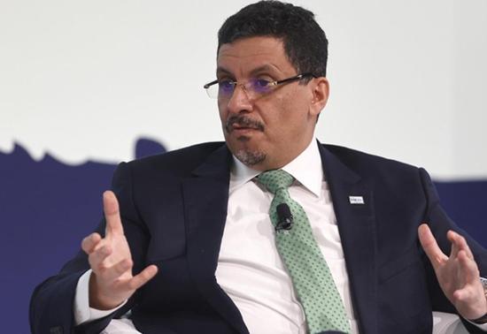 Yemen Başbakanı Mübarek istifa ettiğini duyurdu