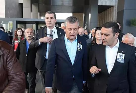 Özgür Özelin makam aracı otoparka alınmadı iddiası... Emniyetten açıklama
