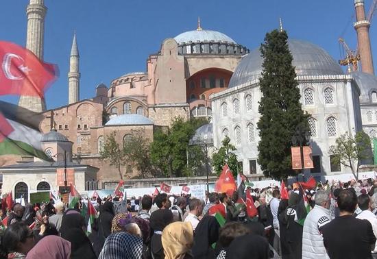 İstanbulda binlerce kişi Gazze için yürüdü