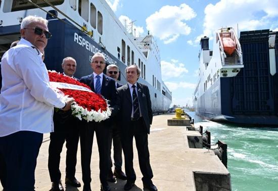 Bakan Uraloğlu: Hedefimiz denizcilik sektörümüzü dünya liderleri arasına sokmak