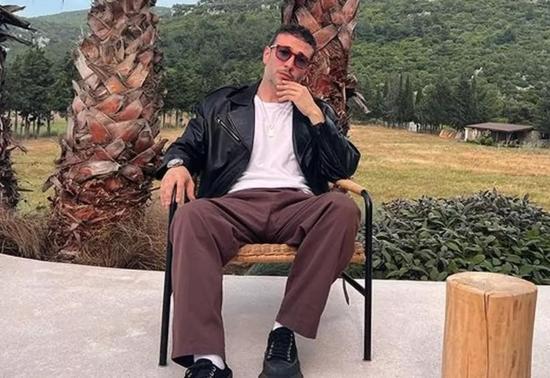 Oğuzhan Koç’un Fark Yaratan Terlik Modası Sosyal Medyada Gündem Oldu