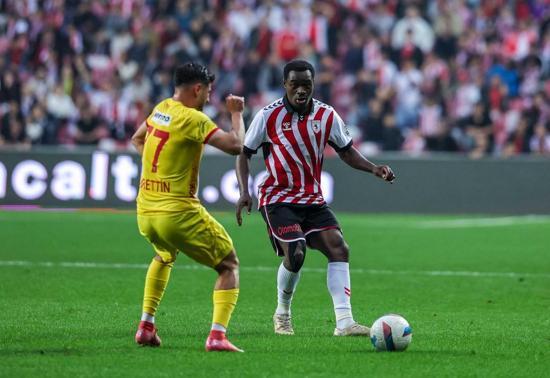 Samsunspor, 5 yabancı futbolcuyla vedalaştı
