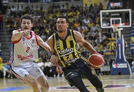 Fenerbahçe, seride 2-0 öne geçti