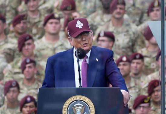Los Angeles Alev Alevken Trump’tan Sert İşgal Çıkışı Amerikan Bayrağını Yakanların Hapisle Cezalandırılmasını İstedi...