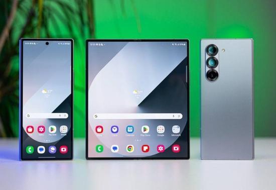 Katlanabilir telefonlar hem gecikiyor hem de fiyatı artıyor