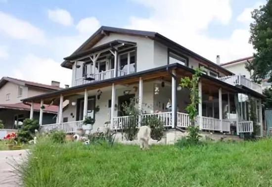 Ünlü Oyuncu Gökmen Kasabalı, İstanbulu Terk Edip Köyüne Döndü Sıfırdan İnşa Ettiği Evde Yaşıyor