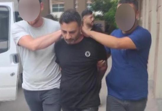 Firari katil 18 yıl sonra aynı yerde aynı polislere yakalandı