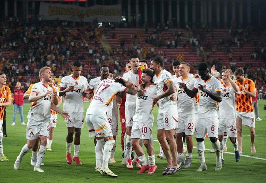 Galatasarayda ayrılık Sözleşmesi bitmeden gidiyor...