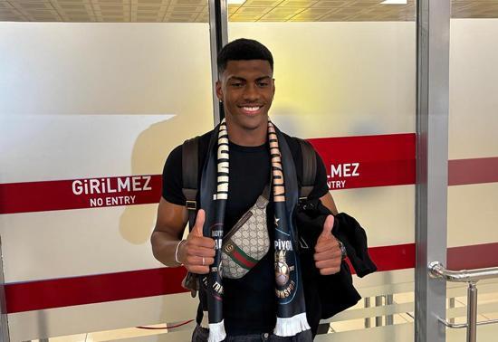 Trabzonsporun yeni transferi Felipe Augusto Trabzon’a geldi