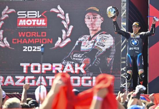 Dünya Şampiyonu CNN TÜRKte: “21 kez İstiklal Marşı’nı dinlettik” | Milli Motosikletçi Razgatlıoğlu nasıl 3. kez şampiyon oldu