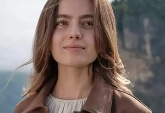 Taşacak Bu Deniz’in Eleni’si Ava Yaman’ın Çocukluk Kareleri Olay Oldu Paylaşımlarına Yorum Yağdı