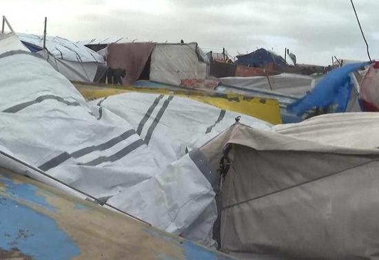 Fırtına ve sağanak Gazzeyi vurdu, çadırları su bastı