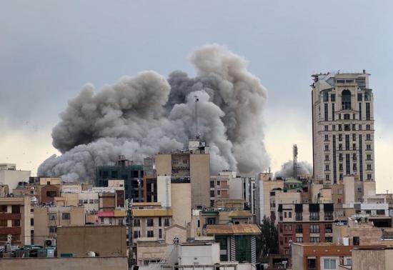 İran Kızılayı: ABD-İsrail saldırılarında 29 binden fazla sivil bina zarar gördü