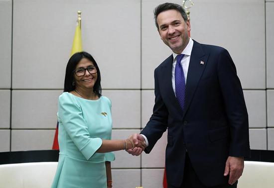 Bakan Bayraktar, Venezuela Geçici Devlet Başkanı Rodriguez ile görüştü