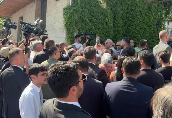TBMM önünde CHP grup düellosu
