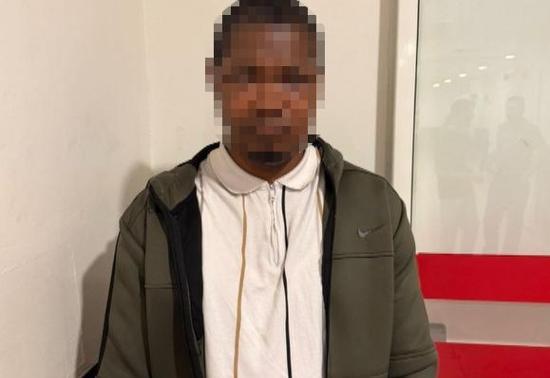 Hong Kong'lu kadını "Amerikalıyım" diyerek dolandıran Nijeryalı şüpheli İstanbul'da yakalandı