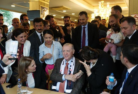 Cumhurbaşkanı Erdoğan Edirne’de vatandaşlarla bir araya geldi