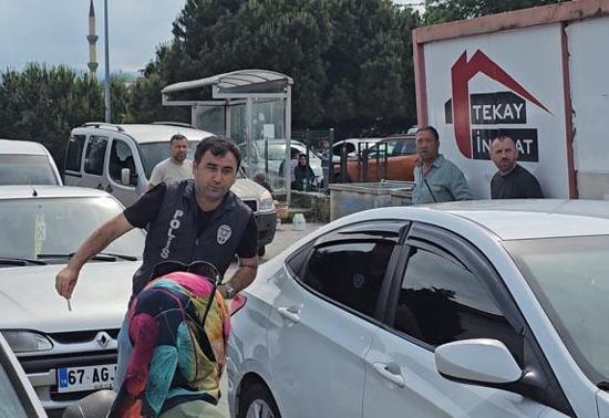 Yanlışlıkla kardeşinin kimliğiyle sınava geldi, amcası 4 dakika kala kendi kimliğini yetiştirdi