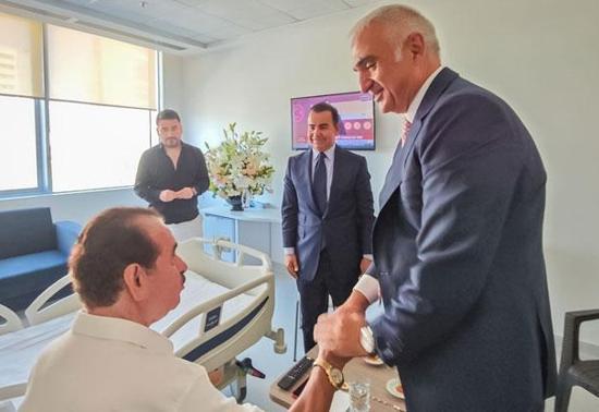 Bakan Ersoy'dan İbrahim Tatlıses'e geçmiş olsun ziyareti