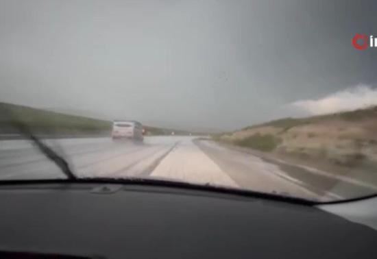 Meteoroloji uyarmıştı! Haziran ayında yollar beyaza büründü