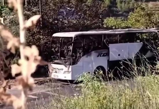 Mersin'de seyir halindeki yolcu otobüsü yandı