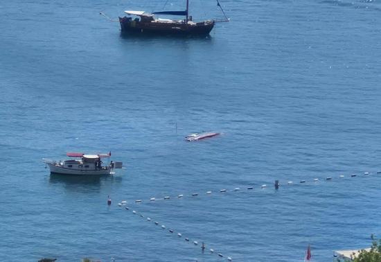 Bodrum'da su alan yelkenli tekne battı